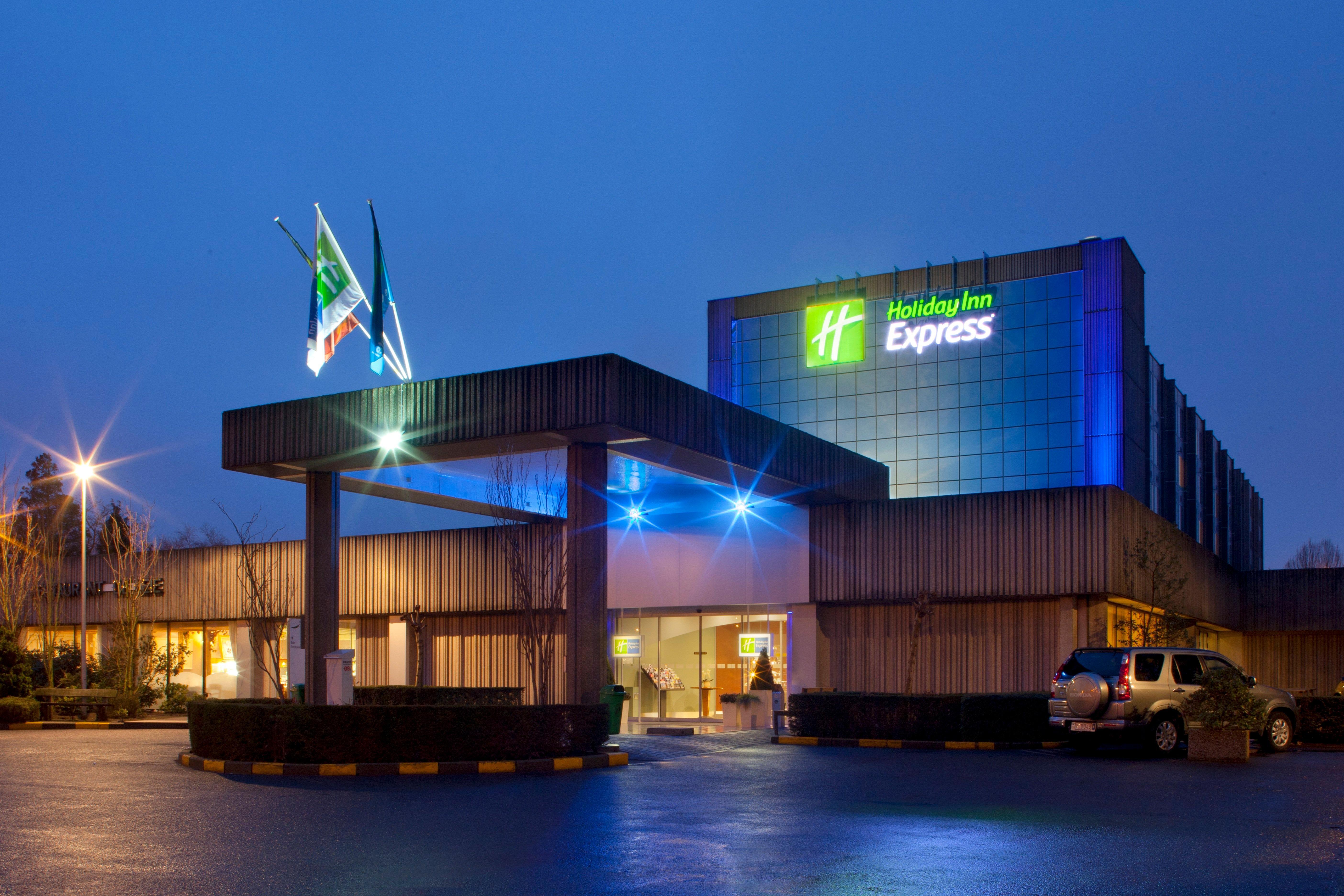 Holiday Inn Express & Suites Ghent By Ihg Exterior foto