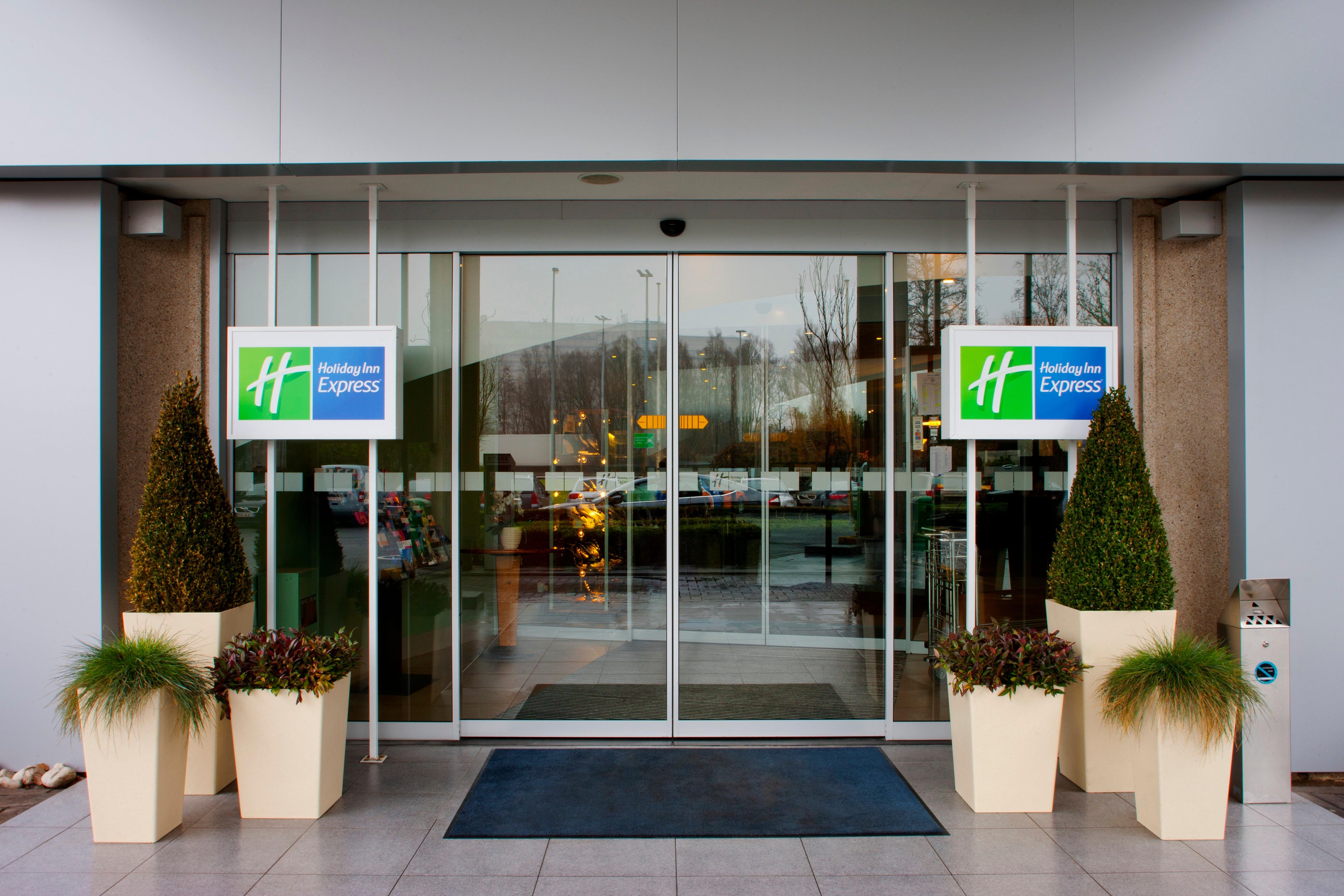 Holiday Inn Express & Suites Ghent By Ihg Exterior foto