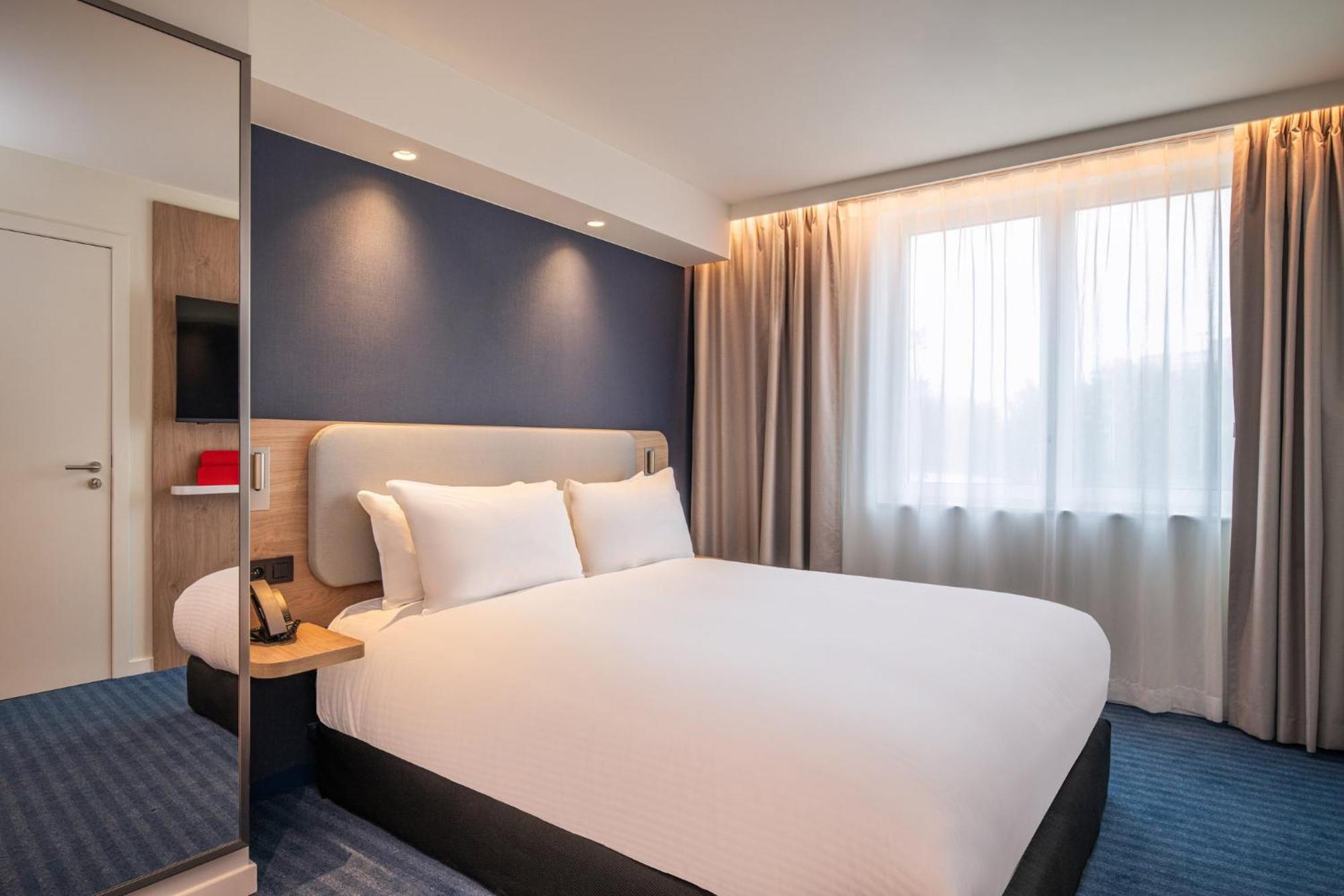 Holiday Inn Express & Suites Ghent By Ihg Exterior foto