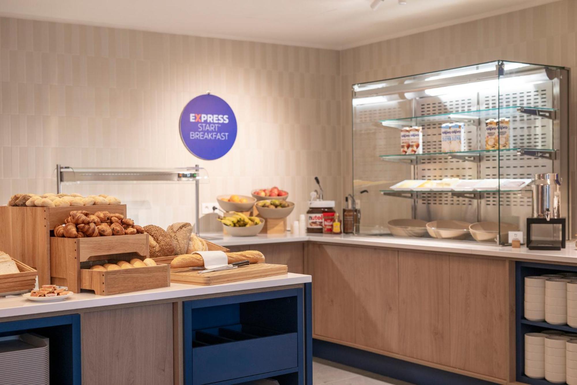 Holiday Inn Express & Suites Ghent By Ihg Exterior foto