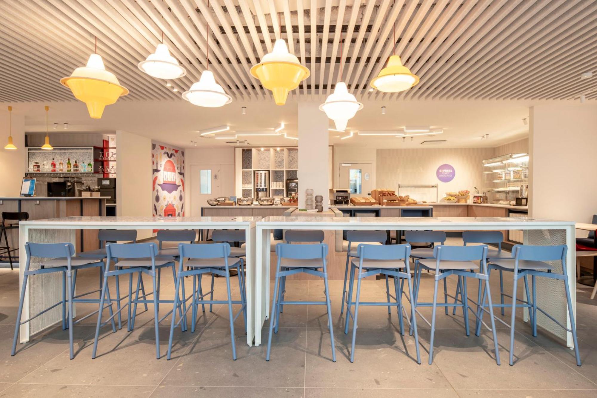 Holiday Inn Express & Suites Ghent By Ihg Exterior foto