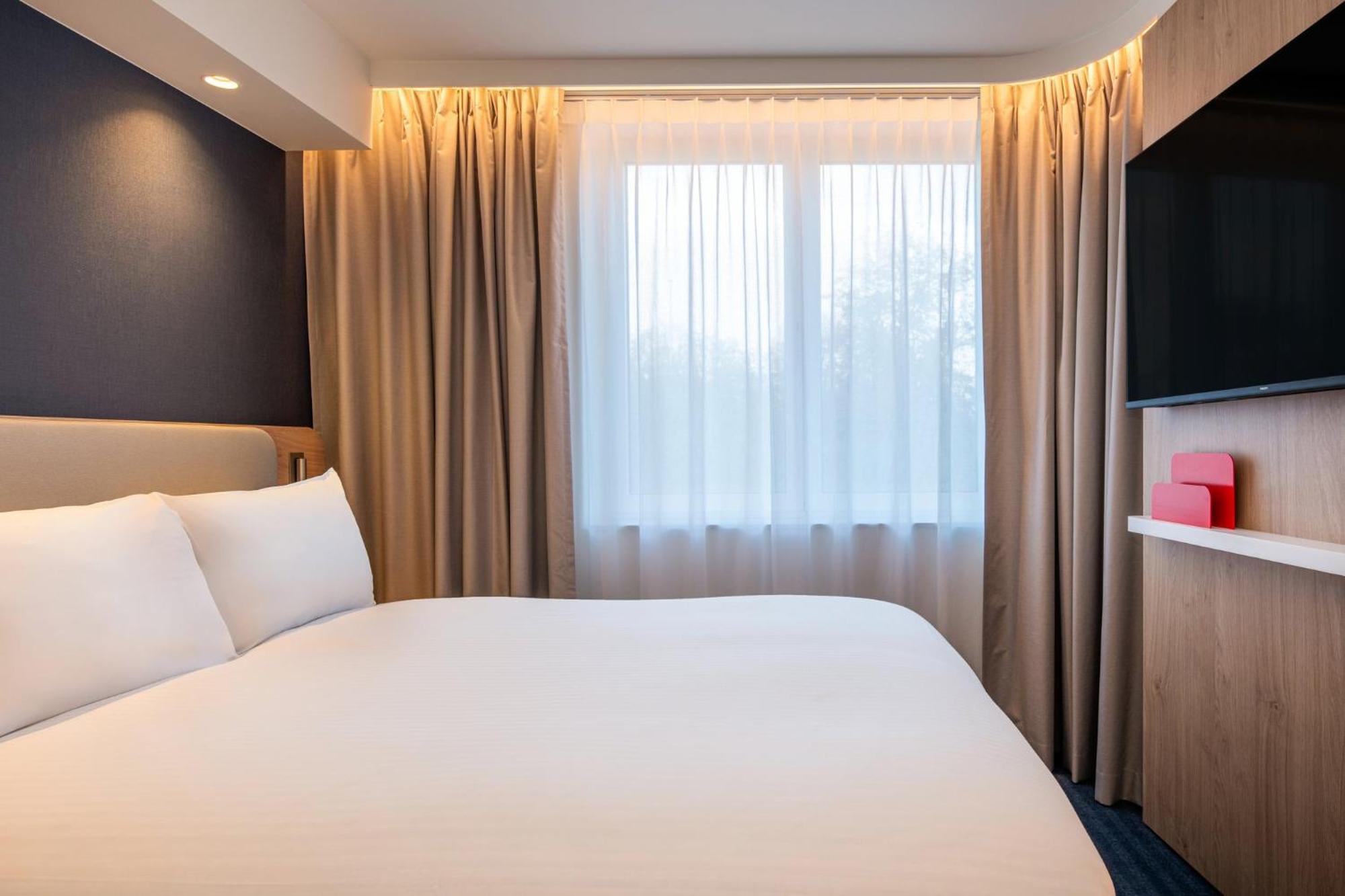 Holiday Inn Express & Suites Ghent By Ihg Exterior foto